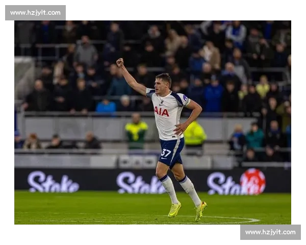 半场：范德芬双响破僵 热刺 2-0 埃弗顿，奥布赖恩进球遭吹